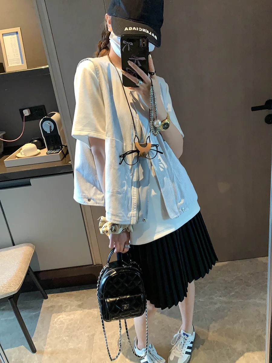 Spring women's casual double-sided design with vertical stripe splicing round neck vest jacket layered
Spring women's casual double-sided design with vertical stripe splicing round neck vest jacket layered