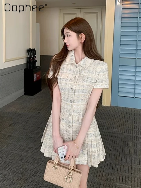 French Temperament Socialite Tweed Dress for Women Summer New High-end Fashion Lapel Slim Single-breasted Pleated Mini Dress
French Temperament Socialite Tweed Dress for Women Summer New High-end Fashion Lapel Slim Single-breasted Pleated Mini Dress