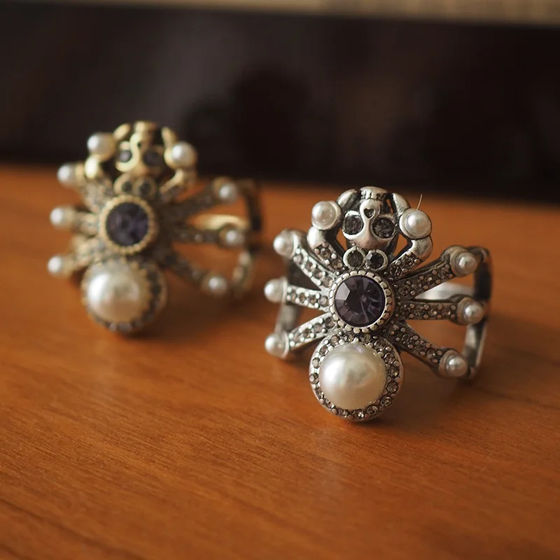 Vintage Punk Designer Niche Adjustable Spider Open Ring with Diamonds and Pearls, Euro-American Style
Vintage Punk Designer Niche Adjustable Spider Open Ring with Diamonds and Pearls, Euro-American Style