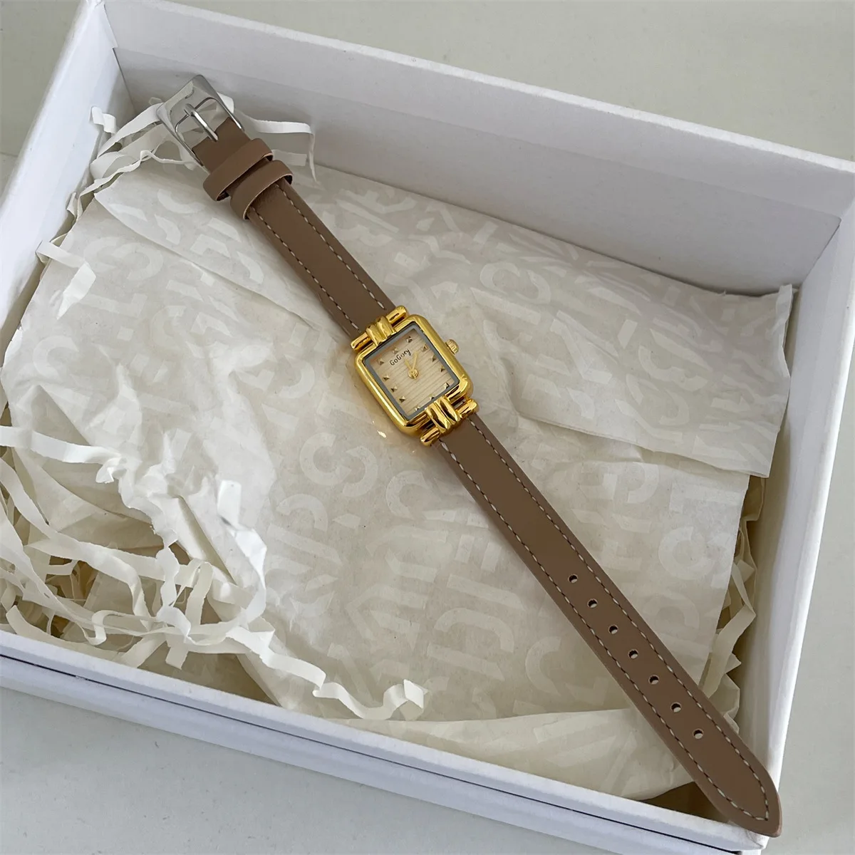Compact and Exquisite T-shaped Square Black Gold Belt Watch, with A Niche Feel, High-end Belt Quartz Watch
Compact and Exquisite T-shaped Square Black Gold Belt Watch, with A Niche Feel, High-end Belt Quartz Watch
