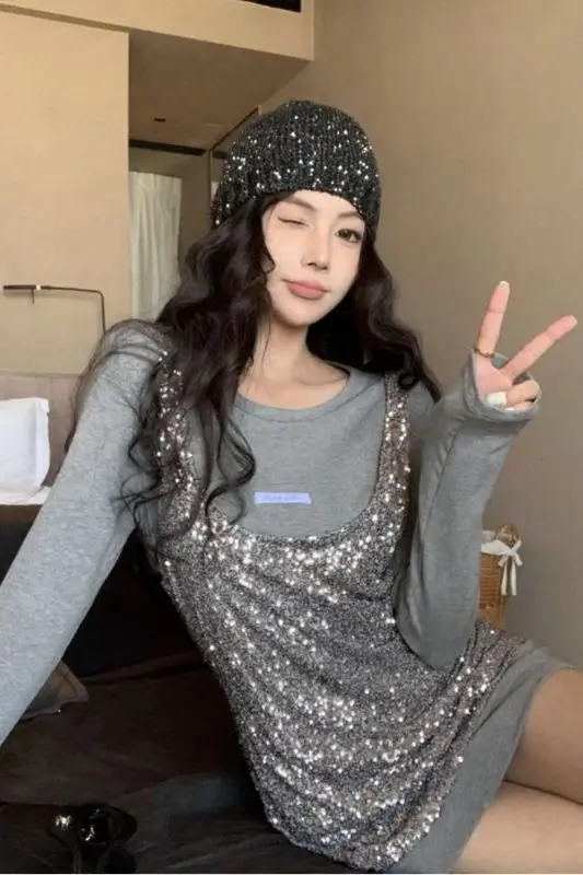2025 Sequin Patchwork Fake Two Piece Long Sleeve T-Shirt for Women Spring Loose Fit Elegant Mid Length Colorblock Fashion Top
2025 Sequin Patchwork Fake Two Piece Long Sleeve T-Shirt for Women Spring Loose Fit Elegant Mid Length Colorblock Fashion Top
