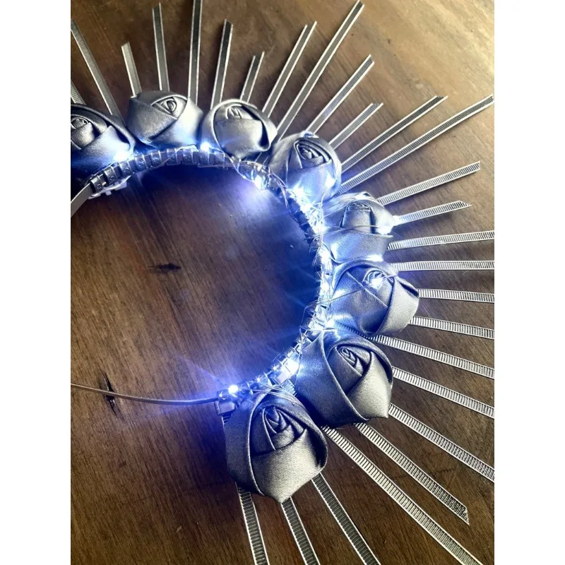 Light-Up Rose Crown - Metallic Sunburst Halo with Roses - Halloween Costume & Wedding Party Accessory (Long Lasting
Light-Up Rose Crown - Metallic Sunburst Halo with Roses - Halloween Costume & Wedding Party Accessory (Long Lasting