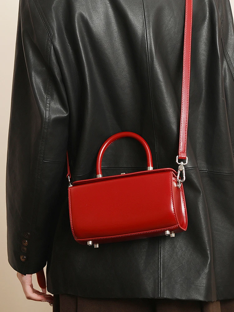 Красная кожаная сумка через плечо, женская роскошная сумка, ручная коробка, универсальная свадебная сумка, повседневная шикарная сумка-тоут
Красная кожаная сумка через плечо, женская роскошная сумка, ручная коробка, универсальная свадебная сумка, повседневная шикарная сумка-тоут