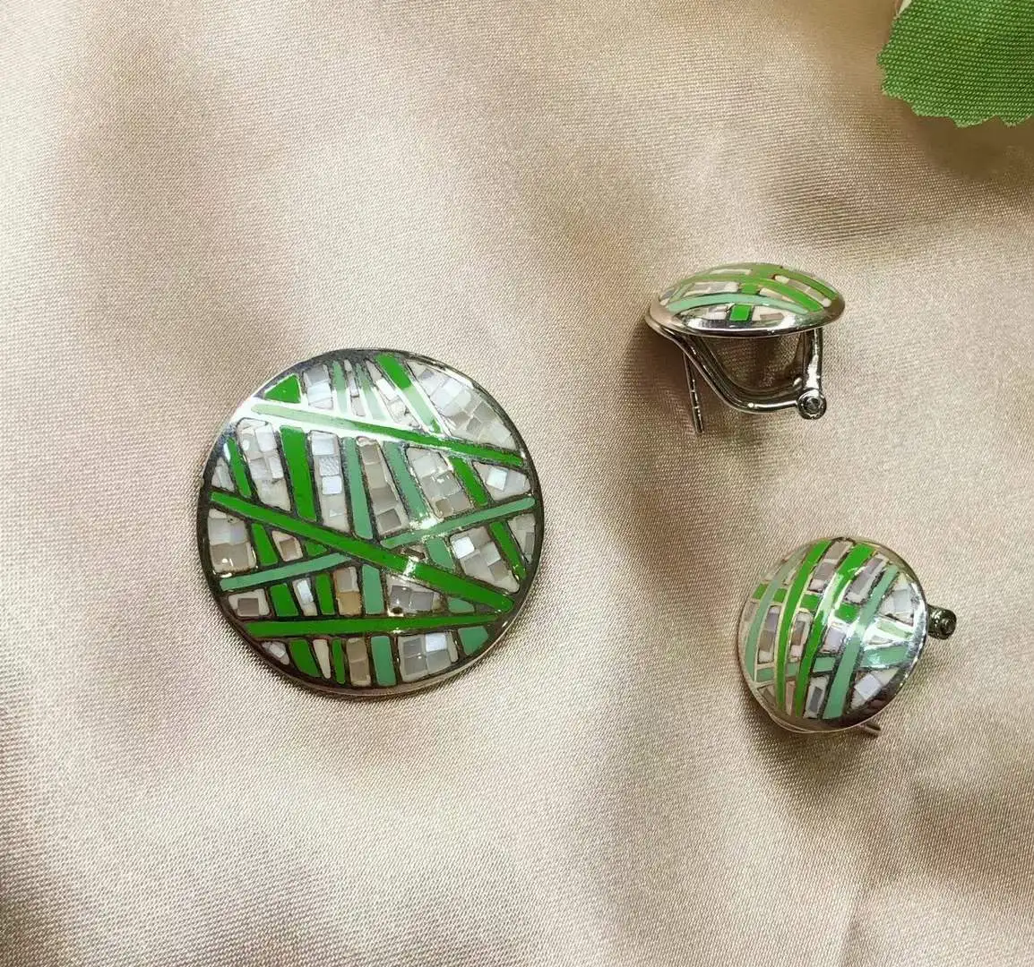 925 Silver Handmade Color Shell Craftsmanship Stud Earrings Pendant Necklaces Women Jewelry Set Fashion Charms Personnalisable
925 Silver Handmade Color Shell Craftsmanship Stud Earrings Pendant Necklaces Women Jewelry Set Fashion Charms Personnalisable