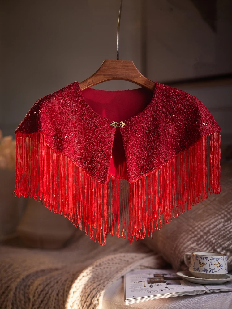 Пальто ручной работы Ultra-Fairy с длинными кисточками, универсальными накладками на плечи, оригинальный дизайн, круглый вырез, на пуговицах.
Пальто ручной работы Ultra-Fairy с длинными кисточками, универсальными накладками на плечи, оригинальный дизайн, круглый вырез, на пуговицах.