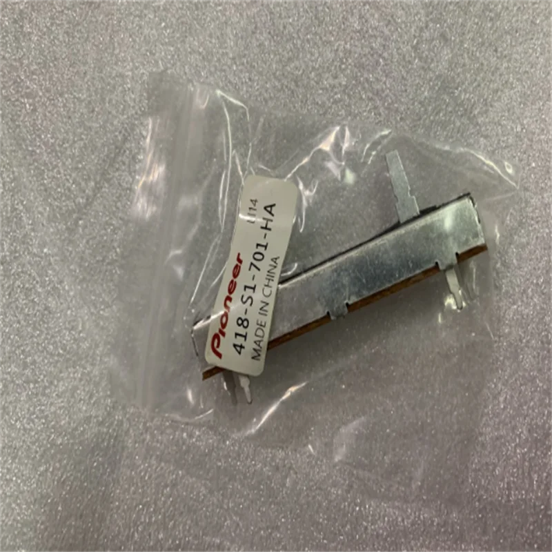 4pcs XDJ-R1 DDJ-SX Shader Volume Potentiometer 418-S1-701-HA DDJ-SR SX XDJ-R1 Vertical Fader Volume Pusher
4pcs XDJ-R1 DDJ-SX Shader Volume Potentiometer 418-S1-701-HA DDJ-SR SX XDJ-R1 Vertical Fader Volume Pusher