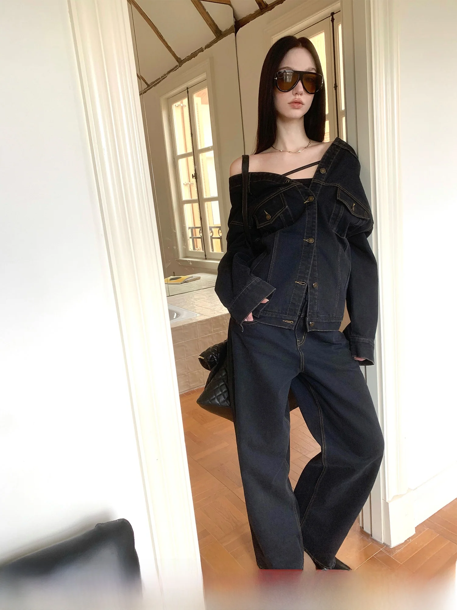 Black Denim Wide Leg Pants Set Women's Neckless Design Sensation Two-Piece Suit Fashionable Casual Wear Comfortable Fit
Black Denim Wide Leg Pants Set Women's Neckless Design Sensation Two-Piece Suit Fashionable Casual Wear Comfortable Fit