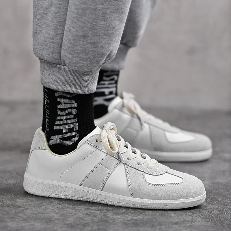 Timeless Footwear for All: Unisex Summer Sneakers - Genuine Leather Meets Retro Charm in Casual Sports Style 
Timeless Footwear for All: Unisex Summer Sneakers - Genuine Leather Meets Retro Charm in Casual Sports Style