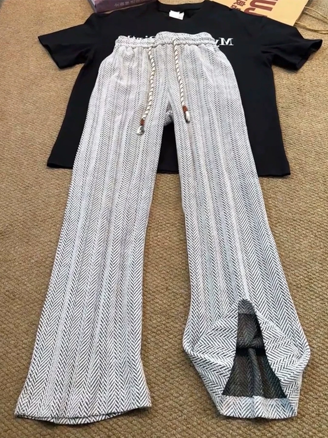 Мужские вязаные брюки прямого кроя с широкими штанинами, осенние повседневные брюки в американском стиле, высококачественные брюки для города и отдыха
Мужские вязаные брюки прямого кроя с широкими штанинами, осенние повседневные брюки в американском стиле, высококачественные брюки для города и отдыха