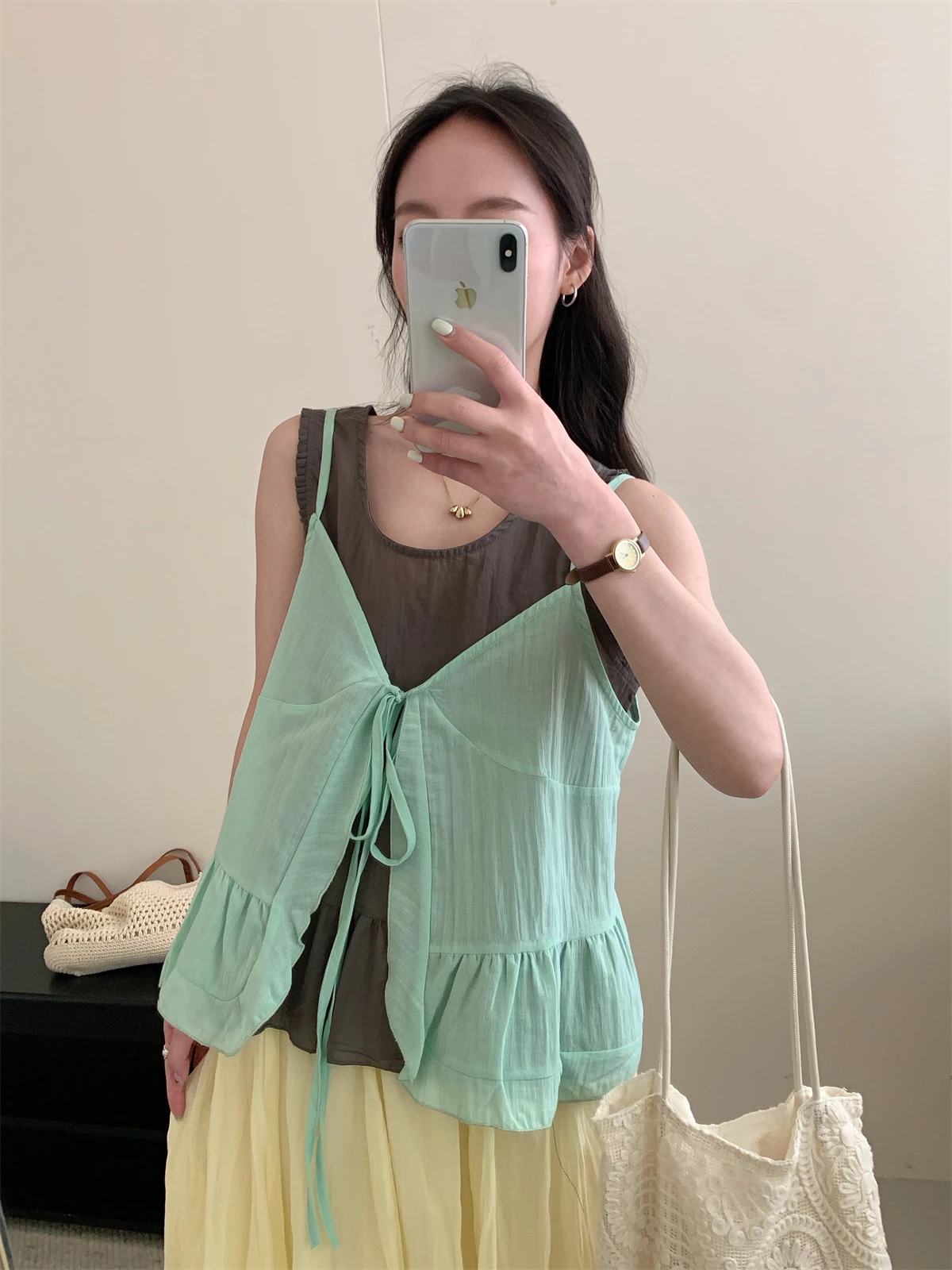 Korean Style Casual High-End Sleeveless Vest Strap Two-Piece Set Summer New Elegant Versatile Strap Top Fashionable Women's E...
Korean Style Casual High-End Sleeveless Vest Strap Two-Piece Set Summer New Elegant Versatile Strap Top Fashionable Women's E...
