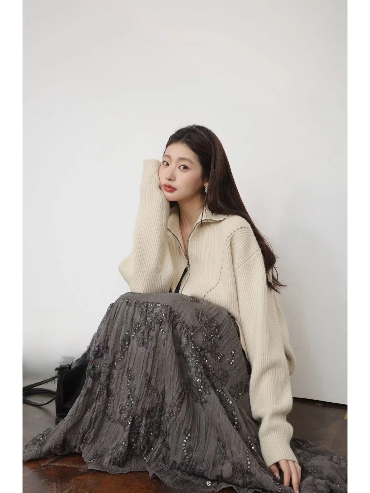 Американский вязаный свитер, пальто с высоким воротником, длинная све, двойная молния, повседневная свободная посадка, теплая осенне-зимняя верхняя одежда
Американский вязаный свитер, пальто с высоким воротником, длинная све, двойная молния, повседневная свободная посадка, теплая осенне-зимняя верхняя одежда