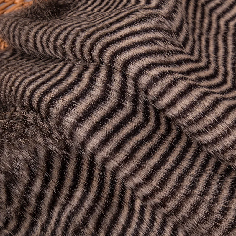 160*100cm Brown peacock hair fluffy fourrure artificial plush faux fur fabric for coat pillow case vest fausse fourrure tissu
160*100cm Brown peacock hair fluffy fourrure artificial plush faux fur fabric for coat pillow case vest fausse fourrure tissu