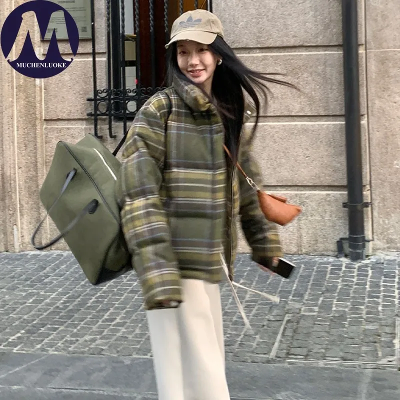 Women's Winter Jacket New Elegant Striped Grid Stand Collar Thicken Coat Korean Fashion Casual Loose Keep Warm Short Parkas
Women's Winter Jacket New Elegant Striped Grid Stand Collar Thicken Coat Korean Fashion Casual Loose Keep Warm Short Parkas