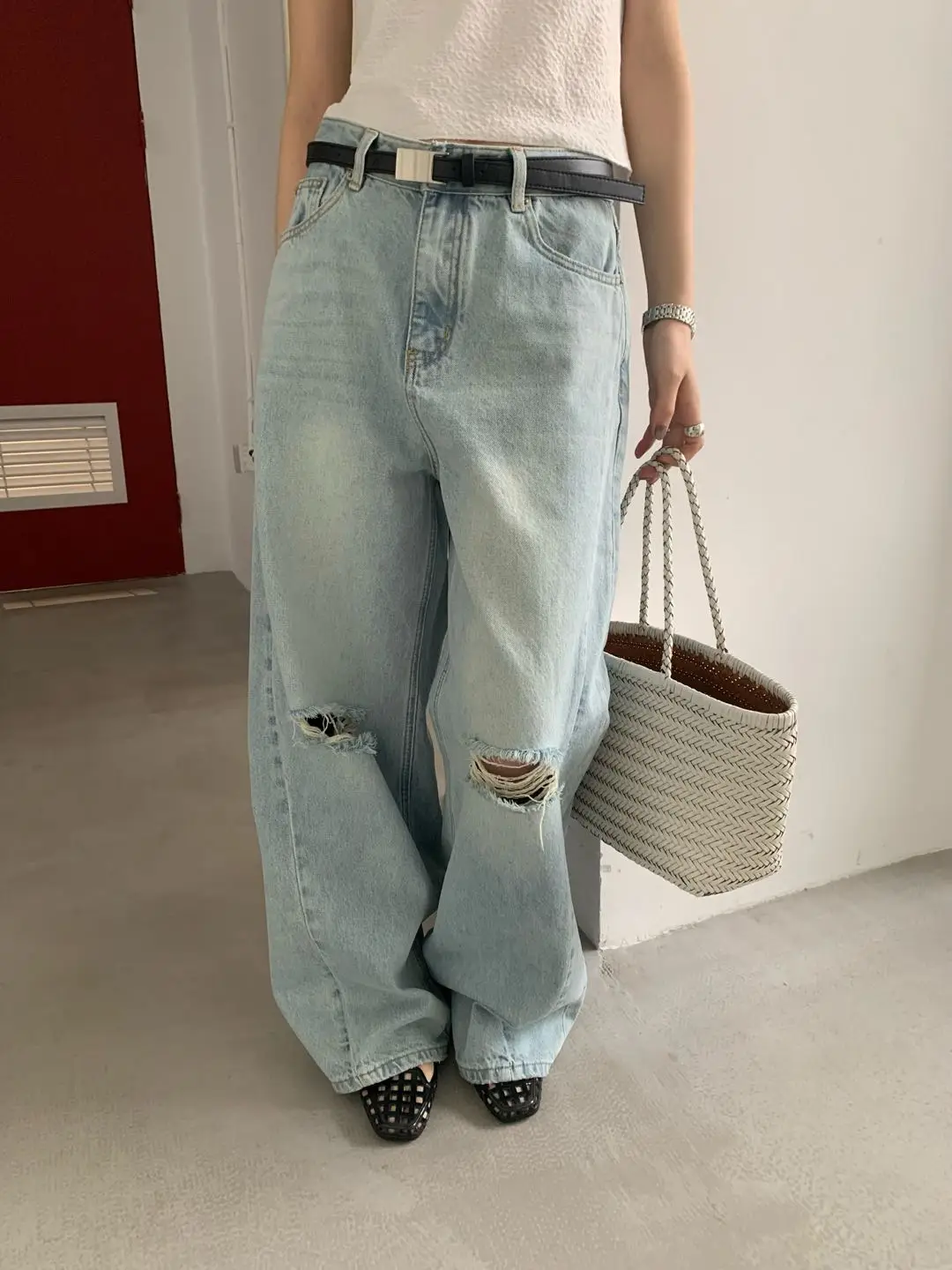 Lilian Arunch Korean Sle adient Waed Slimming Hole Denim Jeans High Waist Loose Fit Summer Season Ladies Premium Jeans
Lilian Arunch Korean Sle adient Waed Slimming Hole Denim Jeans High Waist Loose Fit Summer Season Ladies Premium Jeans