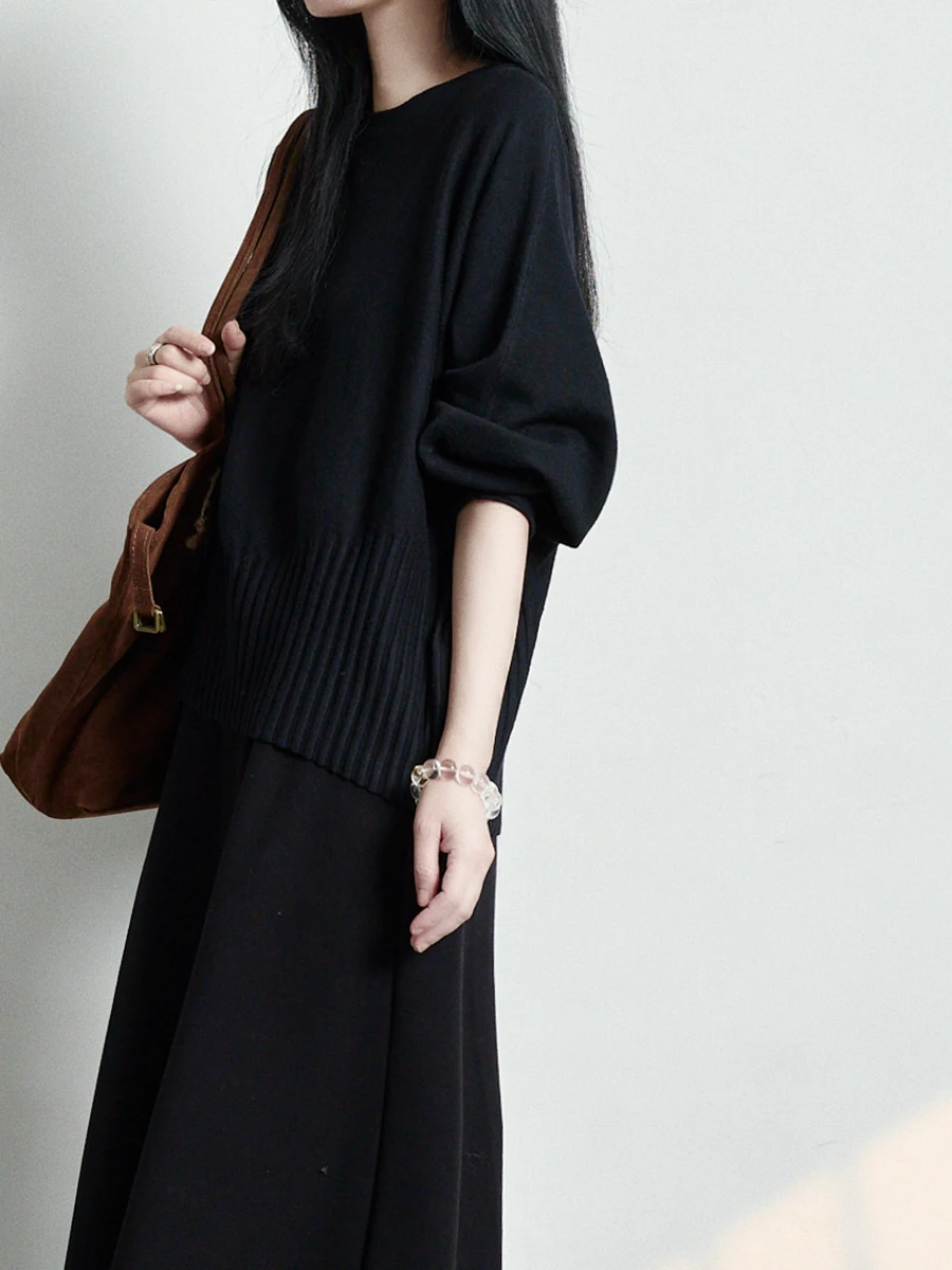 Изысканный упрощенный дизайн, вязаный свитер из шерсти и шелка с рукавами «летучая мышь», черный, осень 2025, модный женский топ премиум-качества
Изысканный упрощенный дизайн, вязаный свитер из шерсти и шелка с рукавами «летучая мышь», черный, осень 2025, модный женский топ премиум-качества