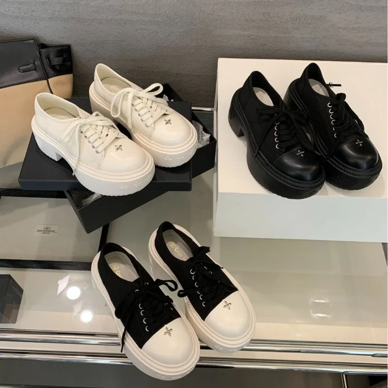 Women's Korean Round Toe Platform Canvas Sneakers Metal Decor Lace-Up Chunky High Heel Versatile Casual Shoes Plus Size
Women's Korean Round Toe Platform Canvas Sneakers Metal Decor Lace-Up Chunky High Heel Versatile Casual Shoes Plus Size