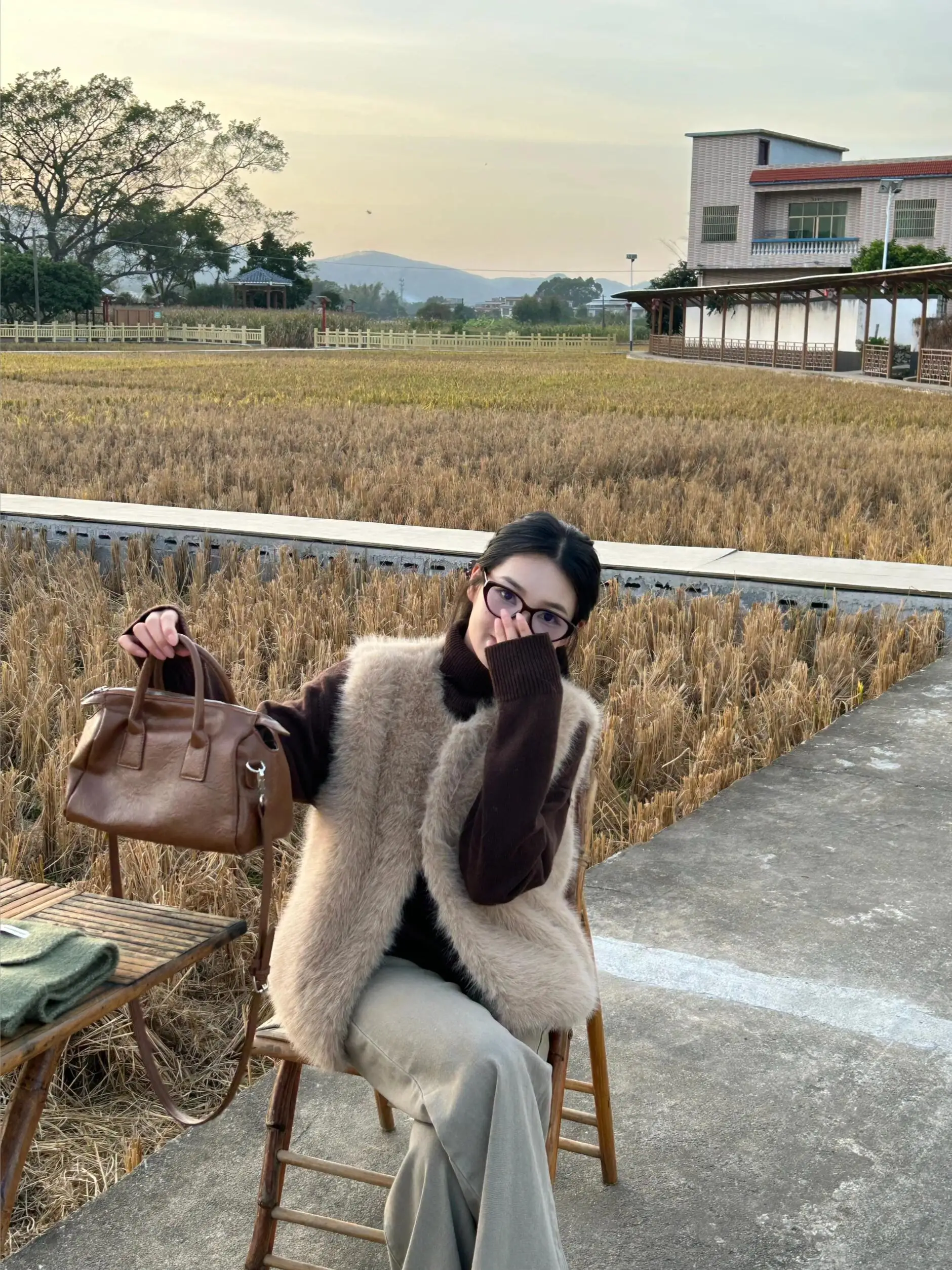 Retro Fashion Thickened Plush Sleeveless Vest Women's Autumn Winter New Style Warmth Youthful Outerwear Commute Style Pure Color
Retro Fashion Thickened Plush Sleeveless Vest Women's Autumn Winter New Style Warmth Youthful Outerwear Commute Style Pure Color