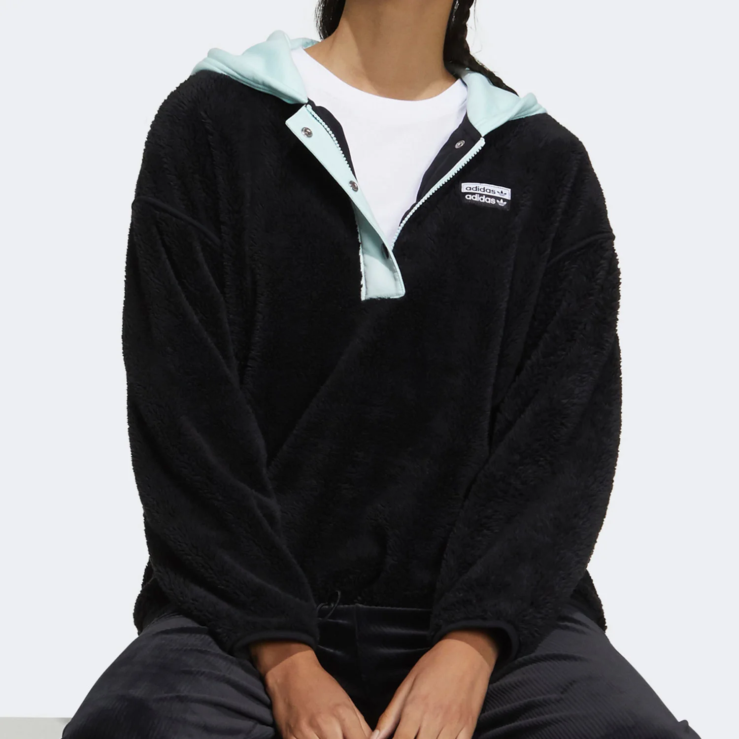 Официальная женская теплая толстовка Adidas Genuine Originals с капюшоном на молнии GU5792
Официальная женская теплая толстовка Adidas Genuine Originals с капюшоном на молнии GU5792