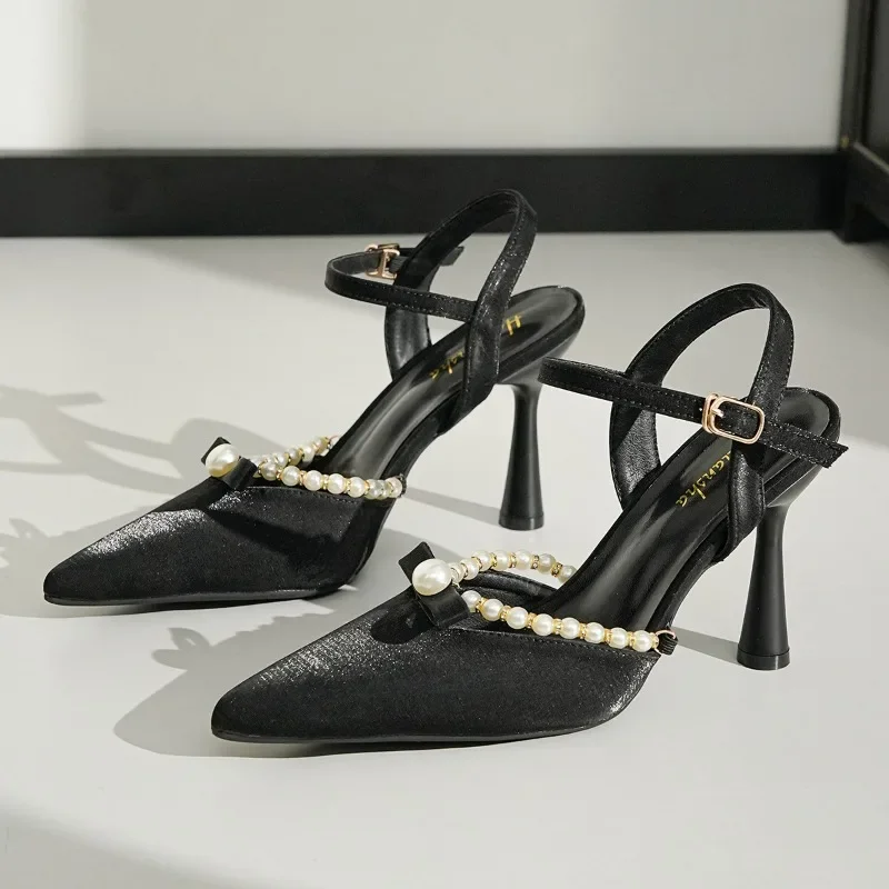 Luxury Black Satin Pearls High Heels Sandals Fashion Pointed Toe Buckle Strap Ladies Shoes 2025 New Elegant Wedding Bridal Shoes
Luxury Black Satin Pearls High Heels Sandals Fashion Pointed Toe Buckle Strap Ladies Shoes 2025 New Elegant Wedding Bridal Shoes