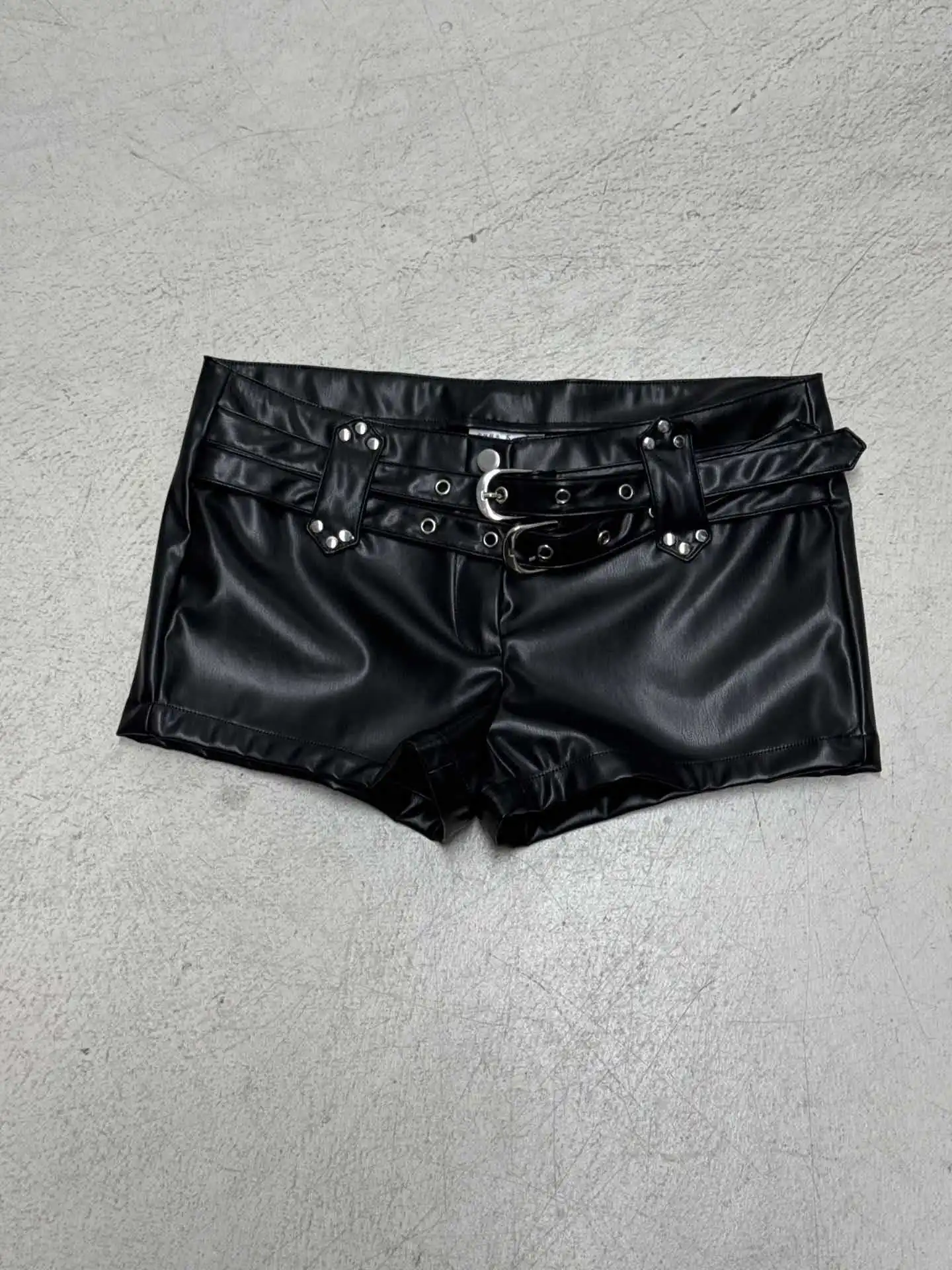 Новые зимние женские сексуальные шорты из искусственной кожи с металлической пряжкой, дизайнерские модные шорты, шорты
Новые зимние женские сексуальные шорты из искусственной кожи с металлической пряжкой, дизайнерские модные шорты, шорты
