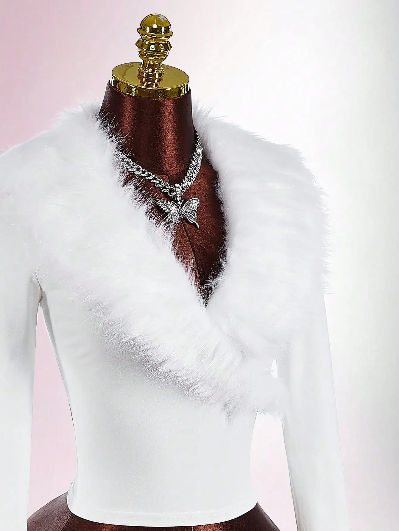 Женская белая блузка с длинным рукавом и воротником из искусственного меха, элегантная зимняя мода
Женская белая блузка с длинным рукавом и воротником из искусственного меха, элегантная зимняя мода