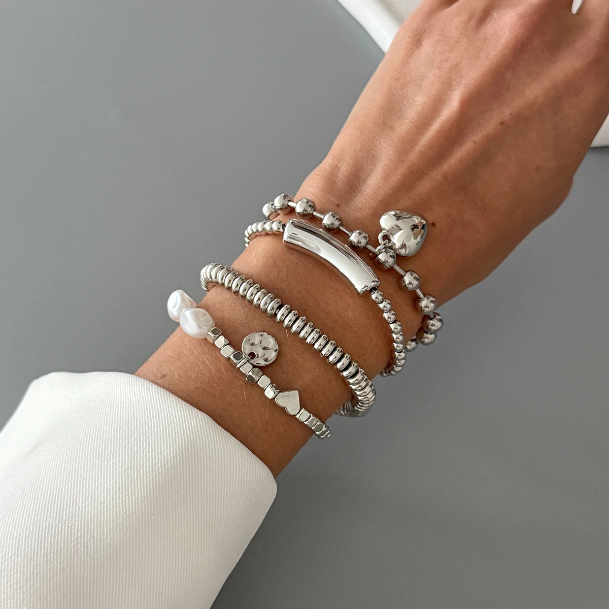 Salircon 4 Pcs/Set Fashion Stacked CCB Beaded Bangles Women Charm Imitation Pearls Metal Heart Pendant Bracelets Couple Jewelry
Salircon 4 Pcs/Set Fashion Stacked CCB Beaded Bangles Women Charm Imitation Pearls Metal Heart Pendant Bracelets Couple Jewelry