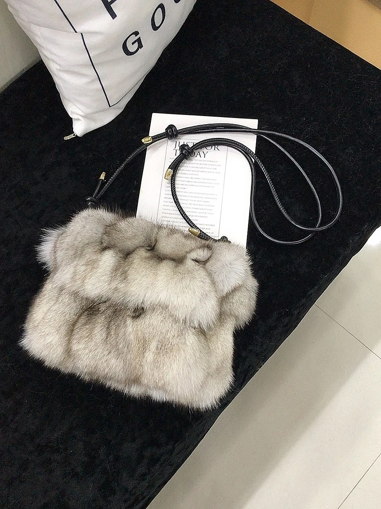 Luxury Brand Women's Bag European And American Fashion Personalized High-quality Fox Fur Real Fur Single Shoulder Crossbody Bags
Luxury Brand Women's Bag European And American Fashion Personalized High-quality Fox Fur Real Fur Single Shoulder Crossbody Bags