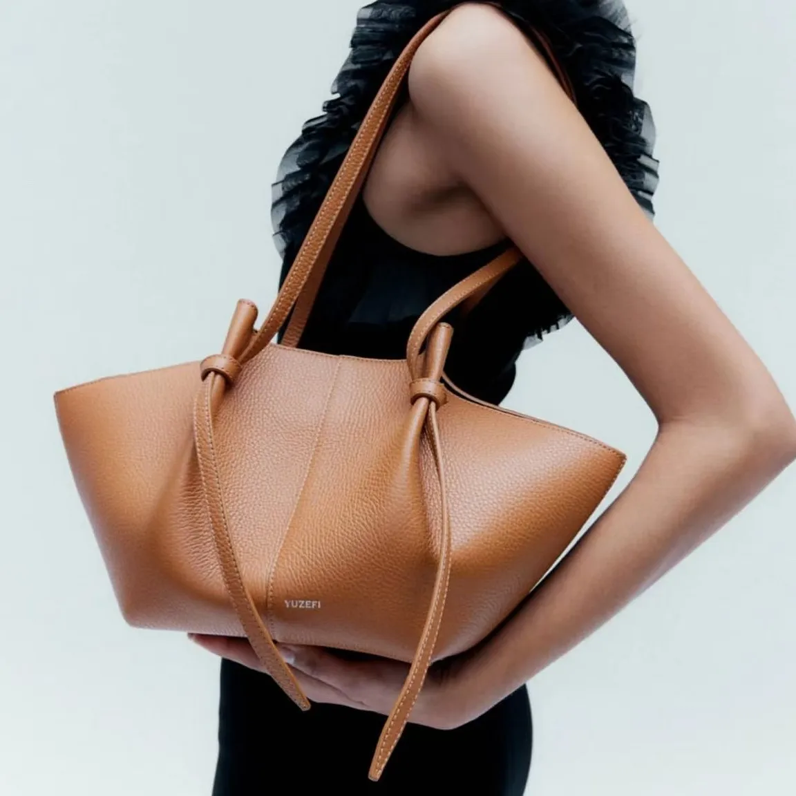 Новая модная универсальная сумка-тоут, портативная сумка с крыльями, женская сумка большой вместимости, сумка для подмышек, сумка для подмышек из натуральной кожи. 
Новая модная универсальная сумка-тоут, портативная сумка с крыльями, женская сумка большой вместимости, сумка для подмышек, сумка для подмышек из натуральной кожи.