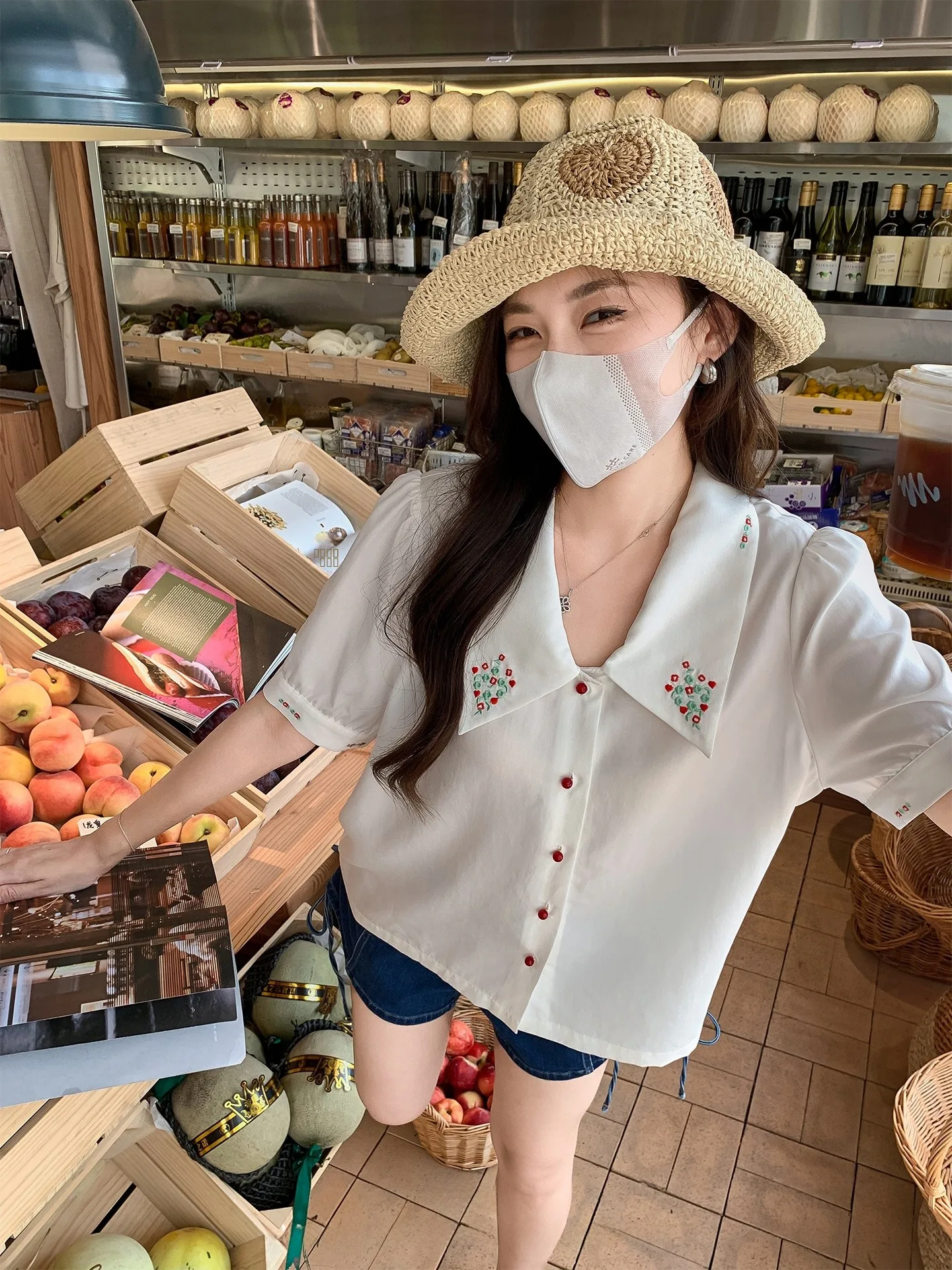 Женская повседневная белая футболка Maixi больших размеров с коротким рукавом, свободного кроя, летний топ с эффектом похудения, V-образный вырез, на одной пуговице
Женская повседневная белая футболка Maixi больших размеров с коротким рукавом, свободного кроя, летний топ с эффектом похудения, V-образный вырез, на одной пуговице