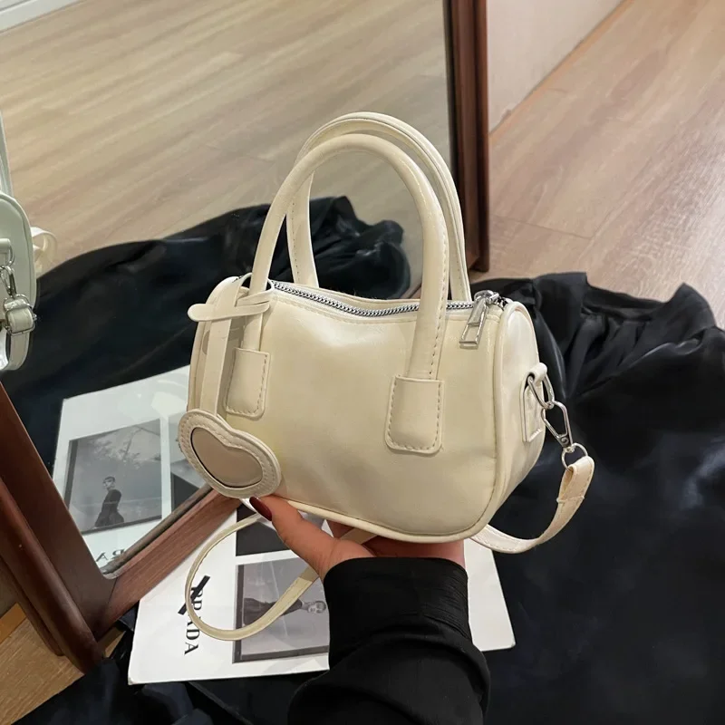 Solid color fashion texture handbag shoulder messenger bag temperament small square bag
Solid color fashion texture handbag shoulder messenger bag temperament small square bag