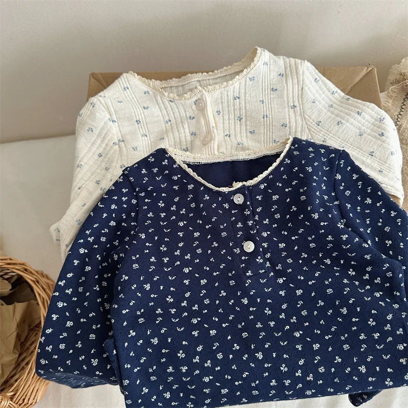 Girls Top 2025 Autumn New Style Floral Lace Collar Korean Edition Button Long Sleeve Bottom Shirt Sweet and Cute Temperament
Girls Top 2025 Autumn New Style Floral Lace Collar Korean Edition Button Long Sleeve Bottom Shirt Sweet and Cute Temperament