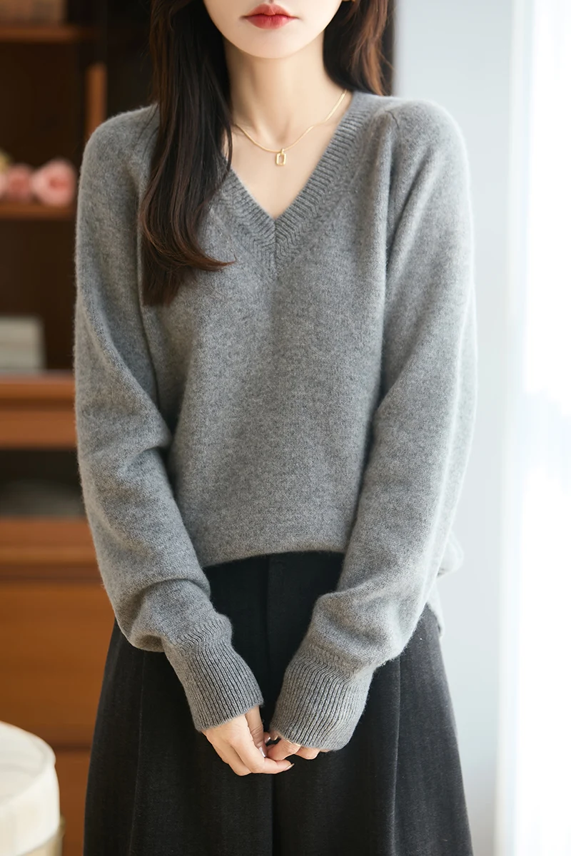 Женский свитер из 100% мериносовой шерсти, утолщенный, с V-образным вырезом, вязаный пуловер, осенне-зимний, с длинным рукавом, однотонный, повседневная базовая одежда
Женский свитер из 100% мериносовой шерсти, утолщенный, с V-образным вырезом, вязаный пуловер, осенне-зимний, с длинным рукавом, однотонный, повседневная базовая одежда