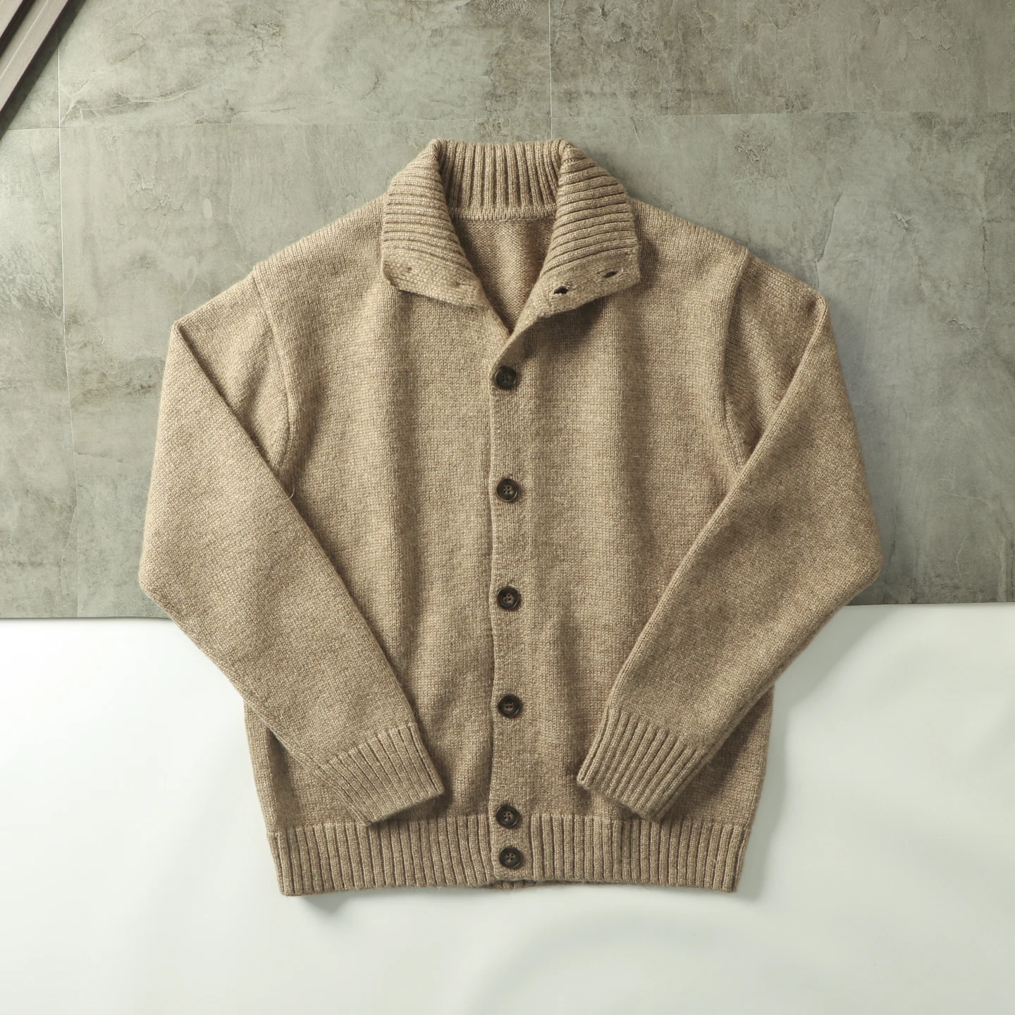 Утолщенный теплый мужской вязаный свитер с воротником-стойкой (смесь шерсти), осенне-зимние мягкие пуловеры высокого качества
Утолщенный теплый мужской вязаный свитер с воротником-стойкой (смесь шерсти), осенне-зимние мягкие пуловеры высокого качества