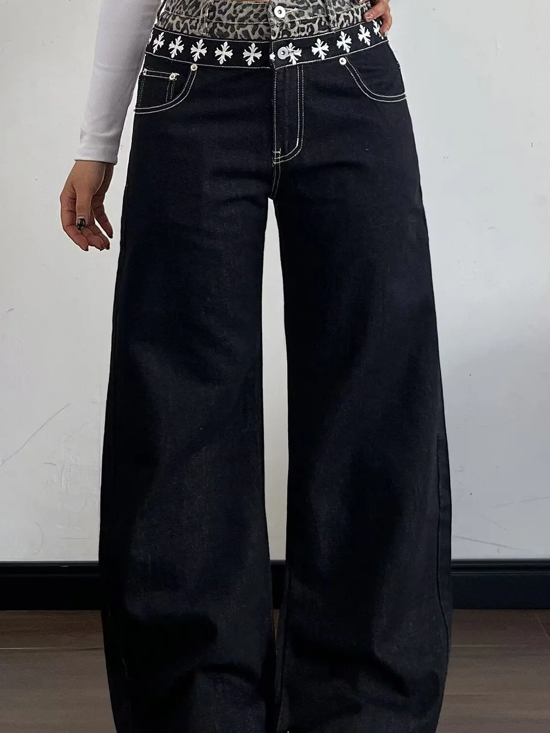 American Leopard Print Double Waist Jeans Unisex Summer Small Design Straight Loose Cross Printed Wide Leg Pants
American Leopard Print Double Waist Jeans Unisex Summer Small Design Straight Loose Cross Printed Wide Leg Pants