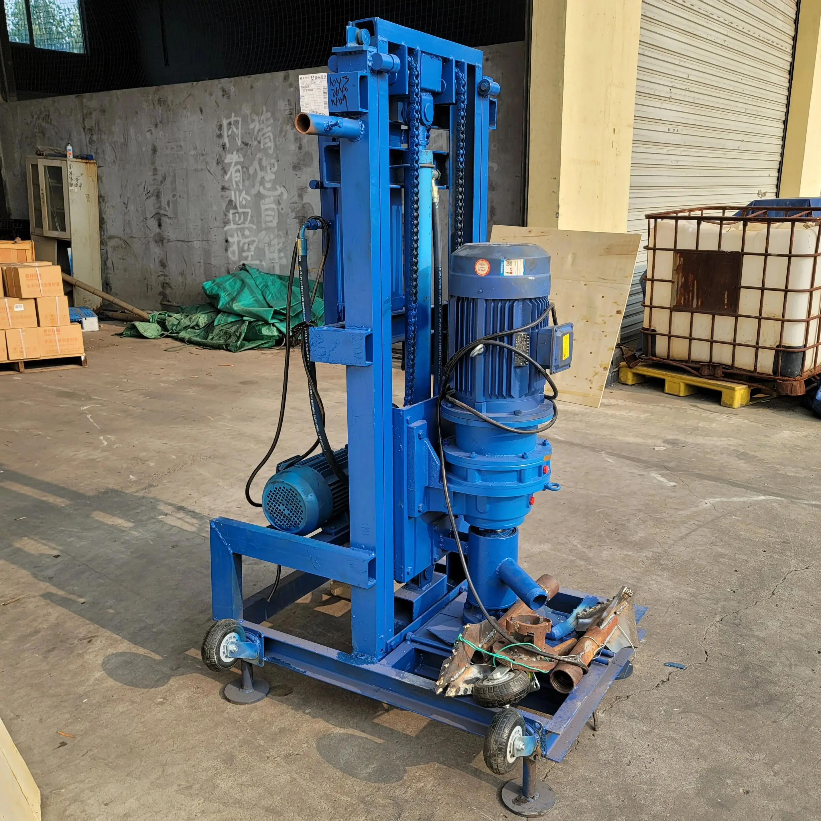 Индивидуальная легкая гидравлическая электрическая буровая установка для скважин, портативная мини-ручная машина для бурения водяных скважин на 100 м для дома, в продаже
Индивидуальная легкая гидравлическая электрическая буровая установка для скважин, портативная мини-ручная машина для бурения водяных скважин на 100 м для дома, в продаже