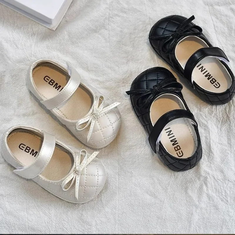 Girls Flat Shoes Simple Sweet Bows Baby Walking Shoes Round Toes Non-slip 2025 New Kids Leather Shoes Pu Soild Color Soft Sole
Girls Flat Shoes Simple Sweet Bows Baby Walking Shoes Round Toes Non-slip 2025 New Kids Leather Shoes Pu Soild Color Soft Sole