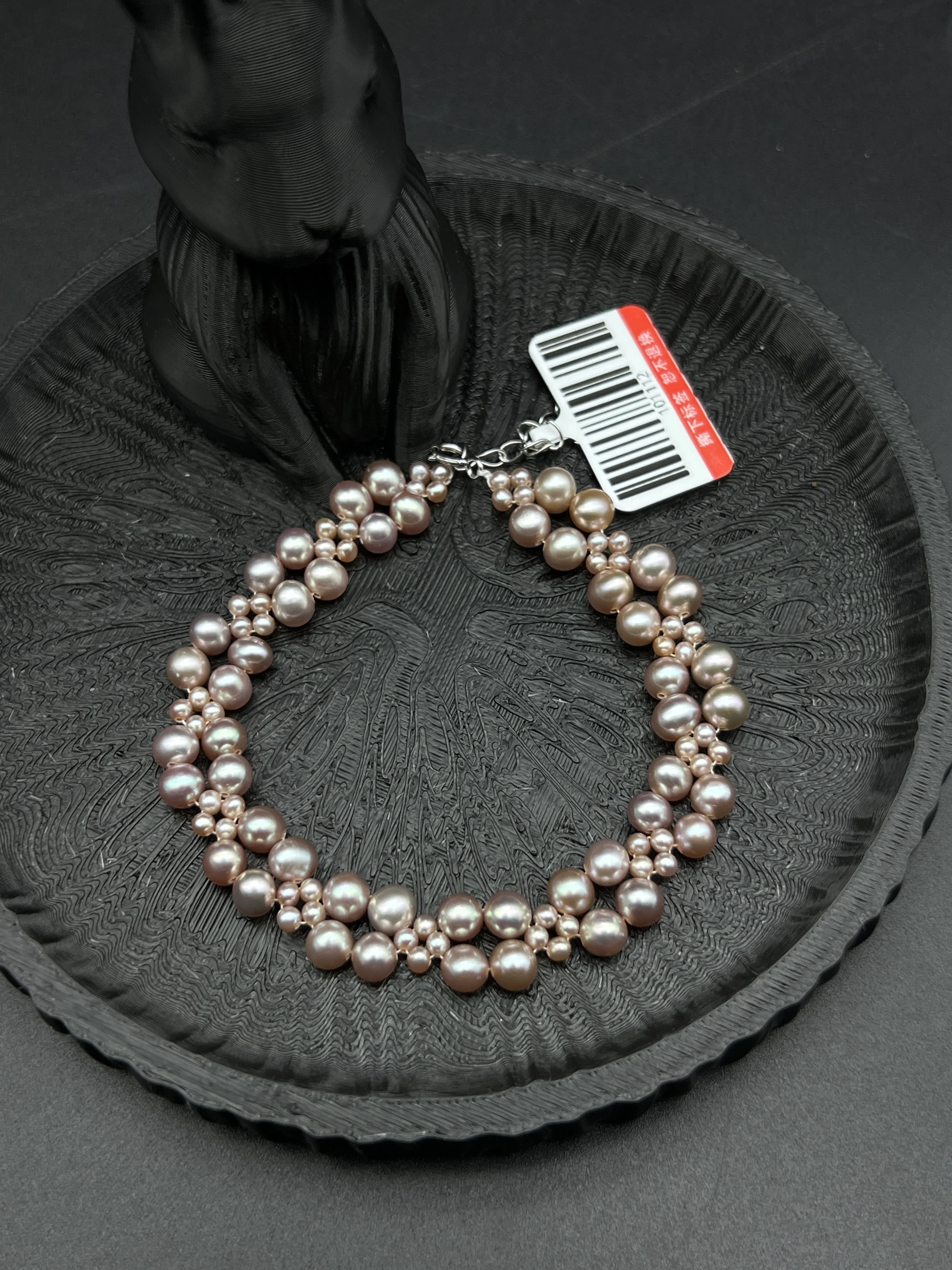Artisanal Light Purple Pearl Cluster Bracelet with Intricate Woven Pattern
Artisanal Light Purple Pearl Cluster Bracelet with Intricate Woven Pattern