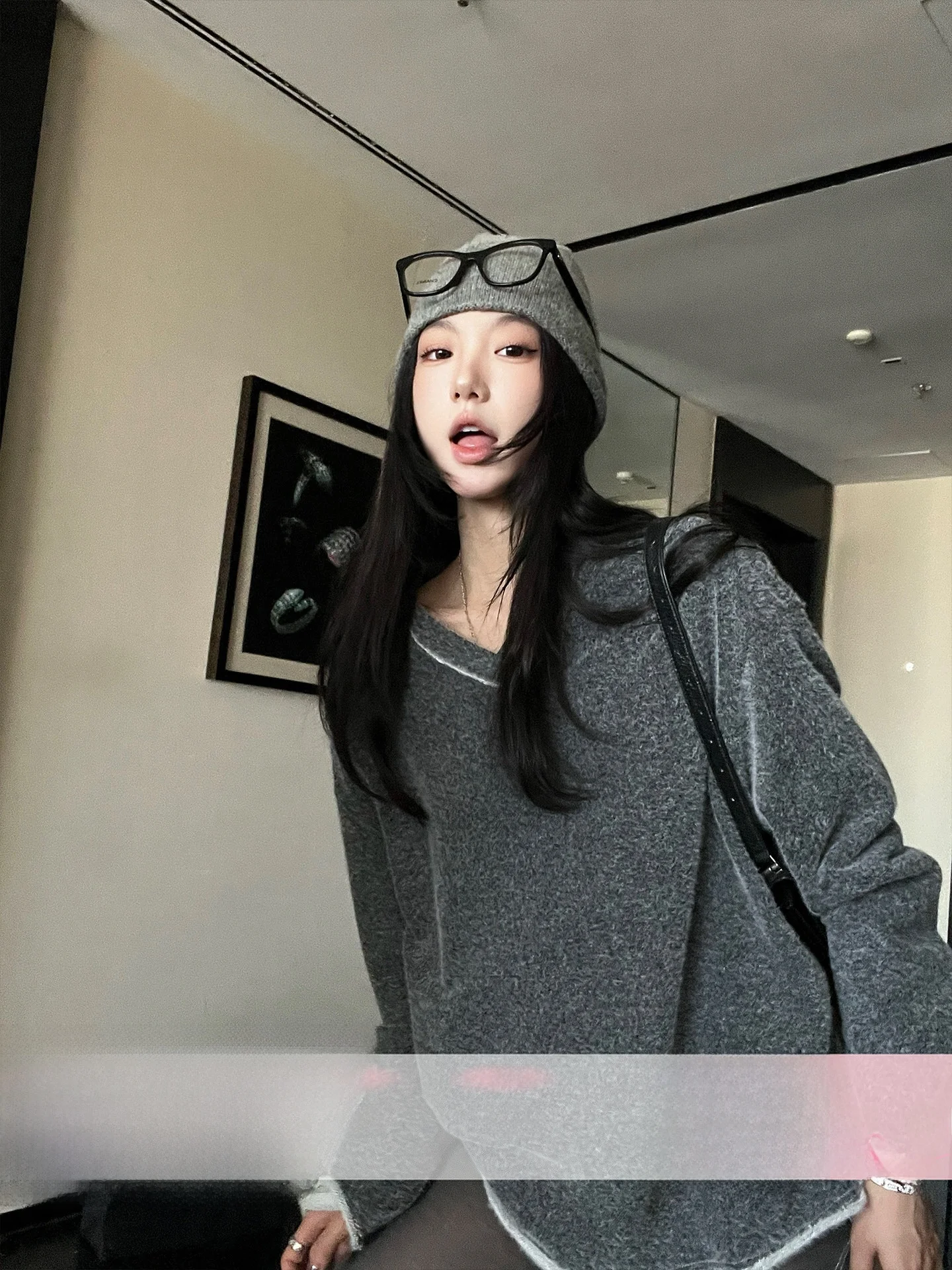 Double-Sided Fleece V-Neck Sweatshirt Loose Fit Ladies Casual Style Long Sleeve Thermal Comfortable Ice Island Velvet De...
Double-Sided Fleece V-Neck Sweatshirt Loose Fit Ladies Casual Style Long Sleeve Thermal Comfortable Ice Island Velvet De...