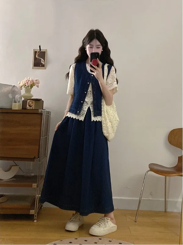 plus Size Fashionable Lace V-Neck Top And Denim Vest High Waist Skirt Set Summer New Arrival Korean Style Loose Fit
plus Size Fashionable Lace V-Neck Top And Denim Vest High Waist Skirt Set Summer New Arrival Korean Style Loose Fit