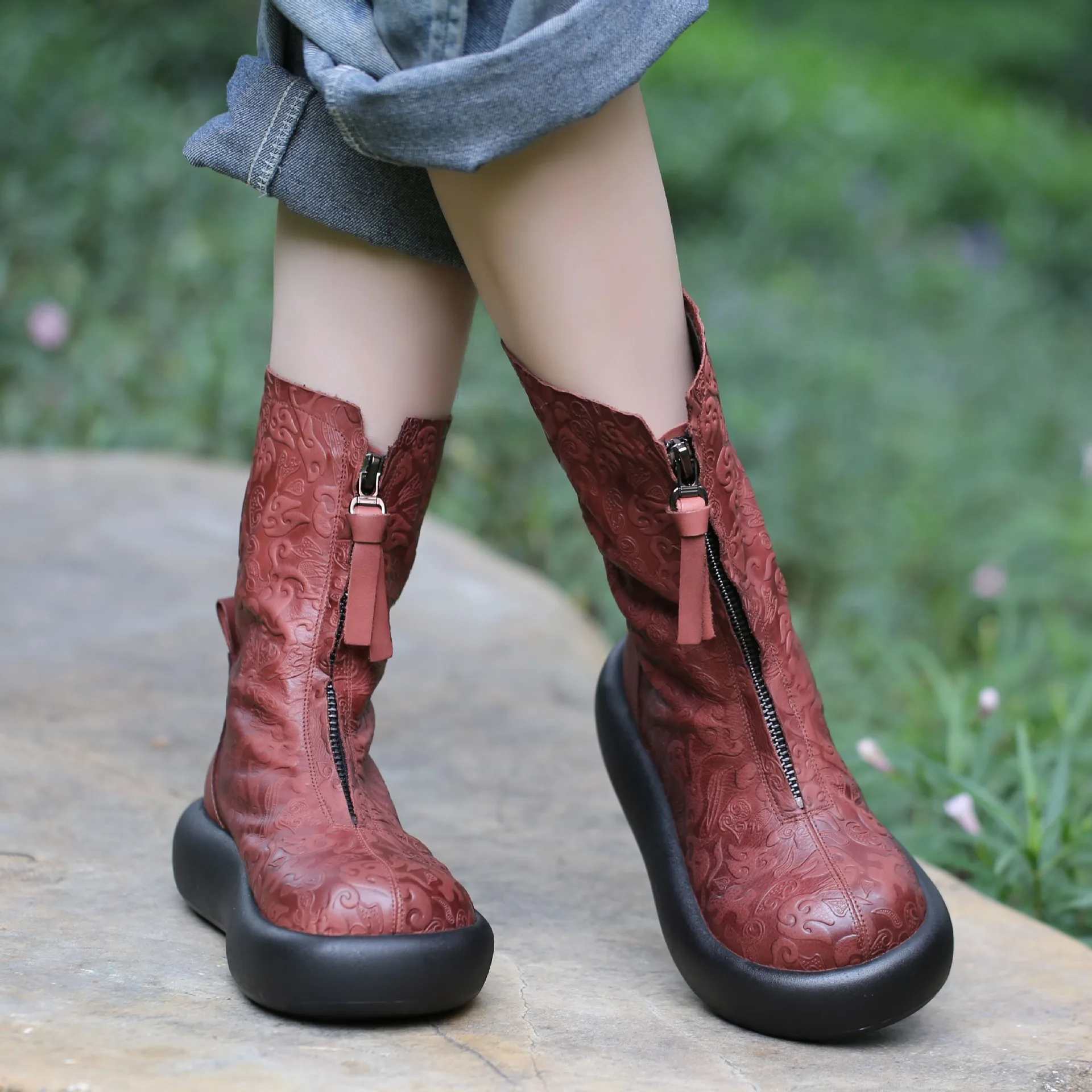 Birkuir/длинные сапоги на толстом каблуке в стиле ретро, женские ботинки на платформе с молнией спереди, роскошные стандартные туфли из натуральной кожи на плоской платформе с резьбой
Birkuir/длинные сапоги на толстом каблуке в стиле ретро, женские ботинки на платформе с молнией спереди, роскошные стандартные туфли из натуральной кожи на плоской платформе с резьбой