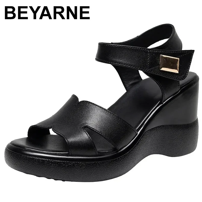 Удобные босоножки на танкетке, маленькие размеры 34–43, летние женские туфли на высоком каблуке, мягкая кожа для офиса, пляжа
Удобные босоножки на танкетке, маленькие размеры 34–43, летние женские туфли на высоком каблуке, мягкая кожа для офиса, пляжа