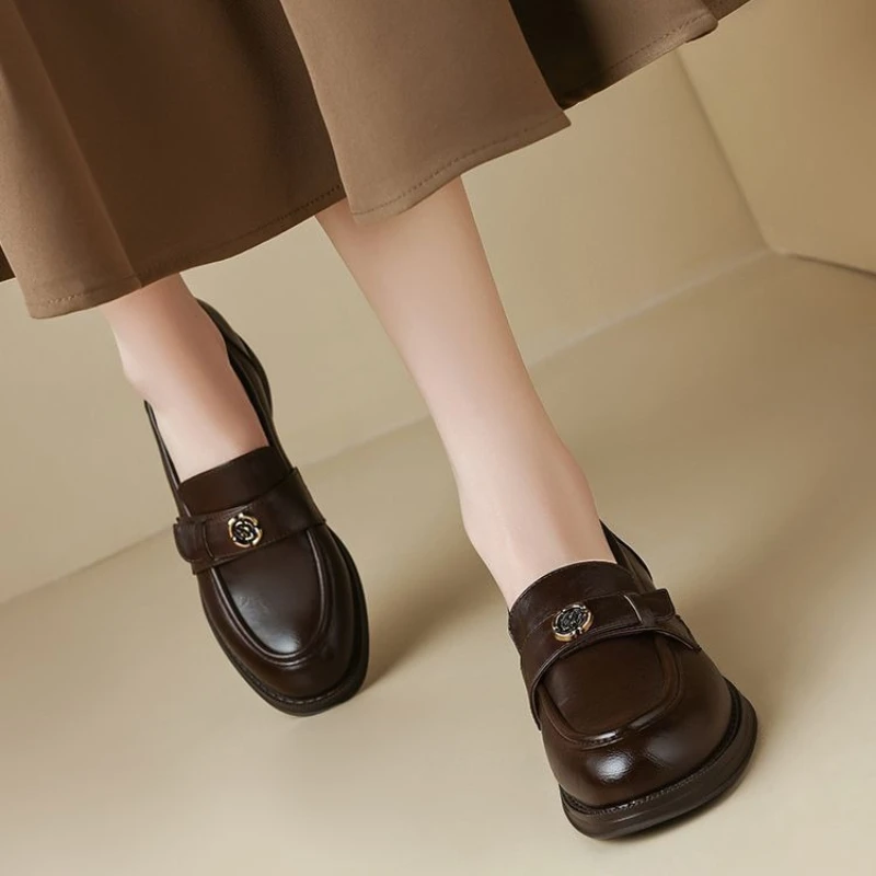 Women's Rose Buckle Slip-On Loafers Retro British Style Leather Flats Spring 2026 All Seasons Versatile
Women's Rose Buckle Slip-On Loafers Retro British Style Leather Flats Spring 2026 All Seasons Versatile