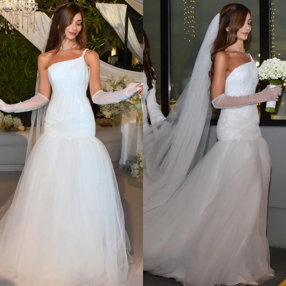 Customized White Tulle Wedding Dress Temperament Strapless One Shoulder Bridal Gowns Chapel Train Zipper Back Mermaid Dress
Customized White Tulle Wedding Dress Temperament Strapless One Shoulder Bridal Gowns Chapel Train Zipper Back Mermaid Dress
