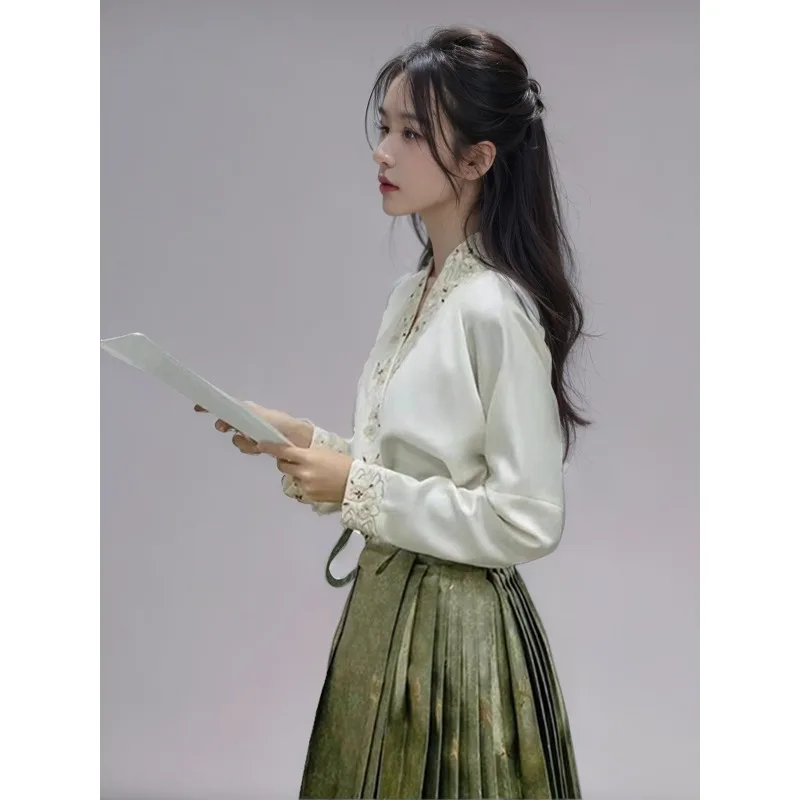 Autumn large size new Chinese suit, white shirt with green horse dress improved Hanfu two-piece set
Autumn large size new Chinese suit, white shirt with green horse dress improved Hanfu two-piece set