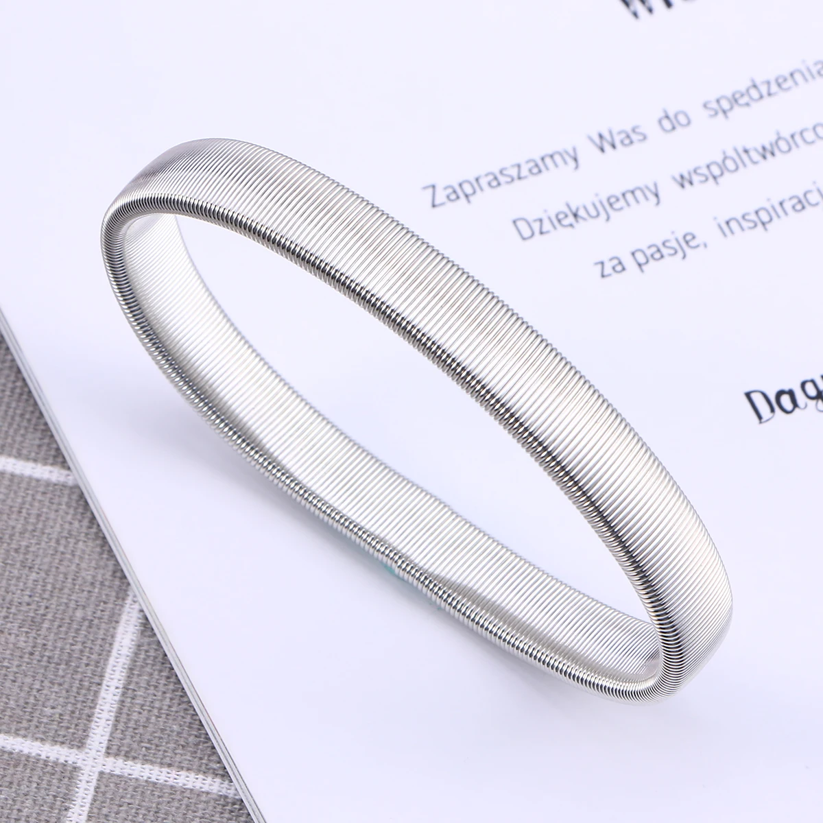 Elastic Steel Garter White 27cm Circumference 1cm Width Long Sleeve Holder Men Sleeve Holder Armband Spring Bracelet
Elastic Steel Garter White 27cm Circumference 1cm Width Long Sleeve Holder Men Sleeve Holder Armband Spring Bracelet
