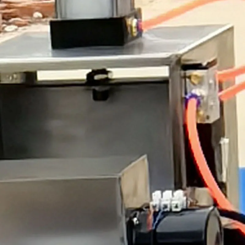 Square Bottle Red Wine Labeling Machine Small Handheld Semi-Automatic Self-Adhesive High-Speed Labeling Machine Trademark Machin
Square Bottle Red Wine Labeling Machine Small Handheld Semi-Automatic Self-Adhesive High-Speed Labeling Machine Trademark Machin