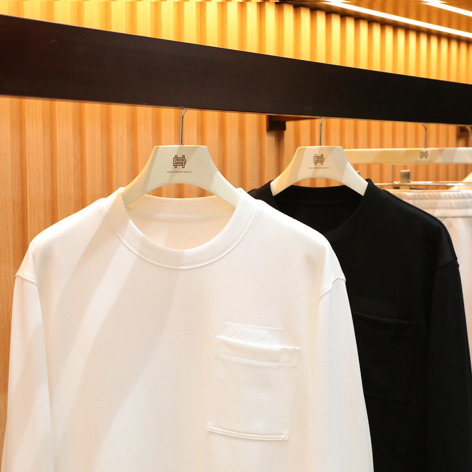 Итальянская теплая футболка с длинным рукавом из хлопкового бленда, осенне-зимняя новинка, мужская модная модель
Итальянская теплая футболка с длинным рукавом из хлопкового бленда, осенне-зимняя новинка, мужская модная модель