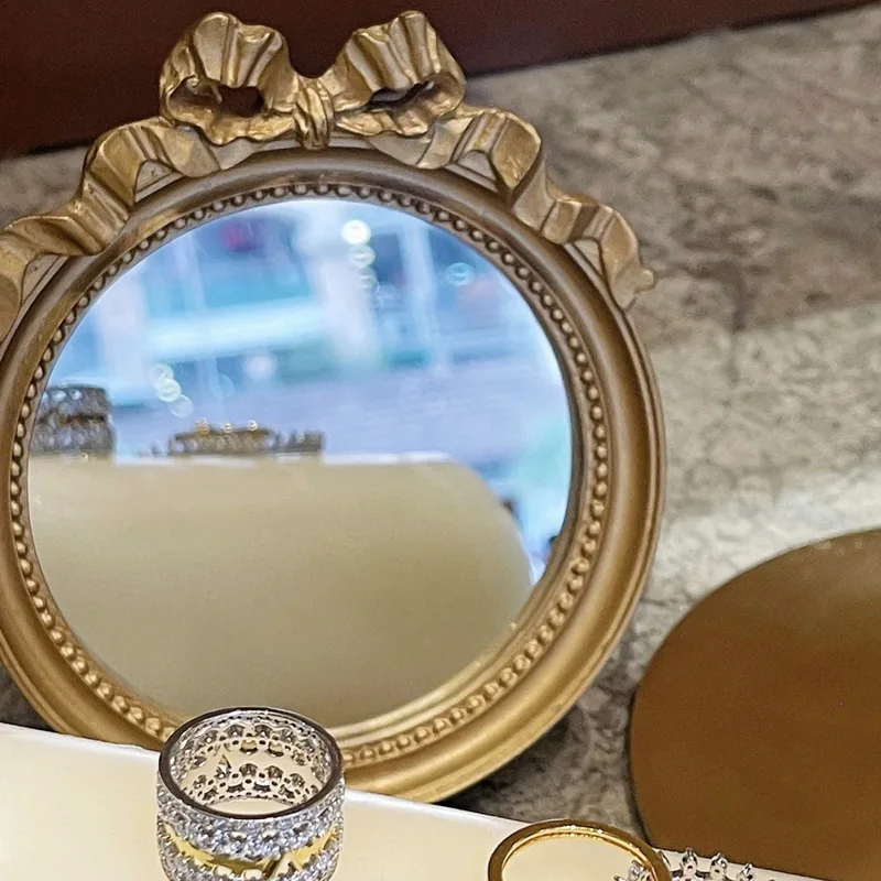 Retro Bow Makeup Round Mirror Vintage Baroco Desktop Cosmetic Mirror European Mini Makeup Tools Bedroom Home Decoration
Retro Bow Makeup Round Mirror Vintage Baroco Desktop Cosmetic Mirror European Mini Makeup Tools Bedroom Home Decoration