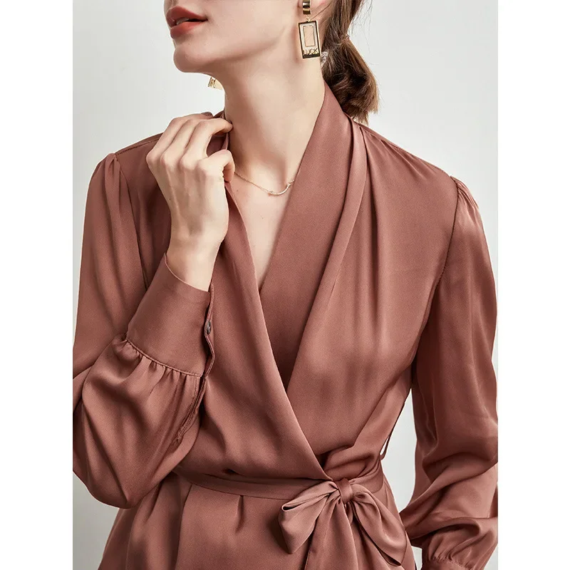 Fashion 2024 Spring Autumn Women's Shirt Silk Blouse Women Long Sleeve Top Female Elegant Blouses V-neck Blusas Mujer Pph3565
Fashion 2024 Spring Autumn Women's Shirt Silk Blouse Women Long Sleeve Top Female Elegant Blouses V-neck Blusas Mujer Pph3565