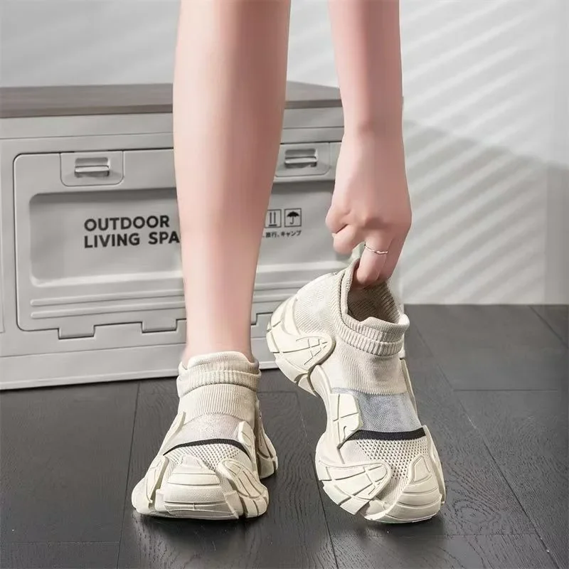 Новая летняя популярная универсальная дышащая спортивная сетчатая женская обувь в корейском стиле с защитой от запаха, повседневная и модная спортивная обувь
Новая летняя популярная универсальная дышащая спортивная сетчатая женская обувь в корейском стиле с защитой от запаха, повседневная и модная спортивная обувь
